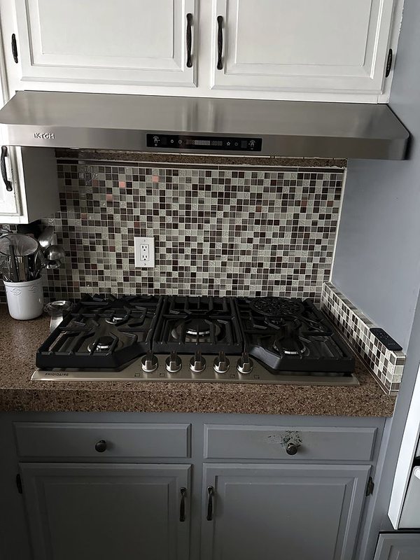 Cooktop and under-cabinet vent hood installation