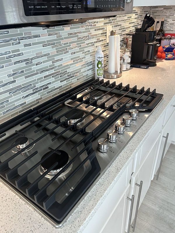Cooktop installation in a quartz countertop