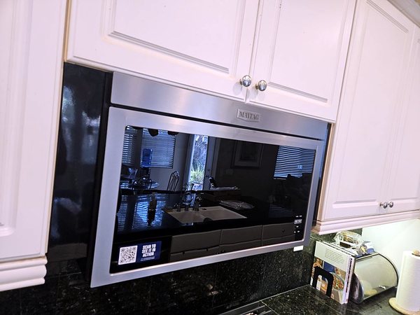 Built-in microwave installation