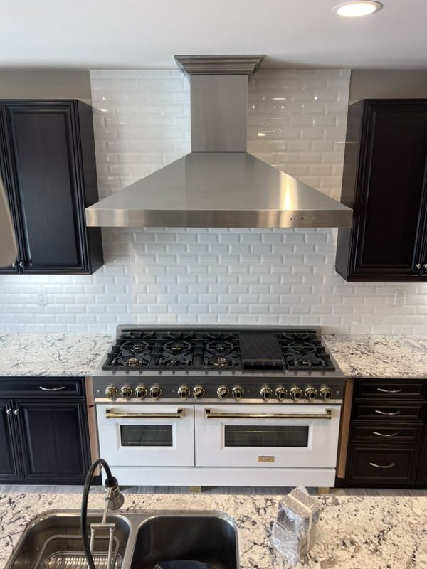 Pro-style range and stainless chimney vent hood installation